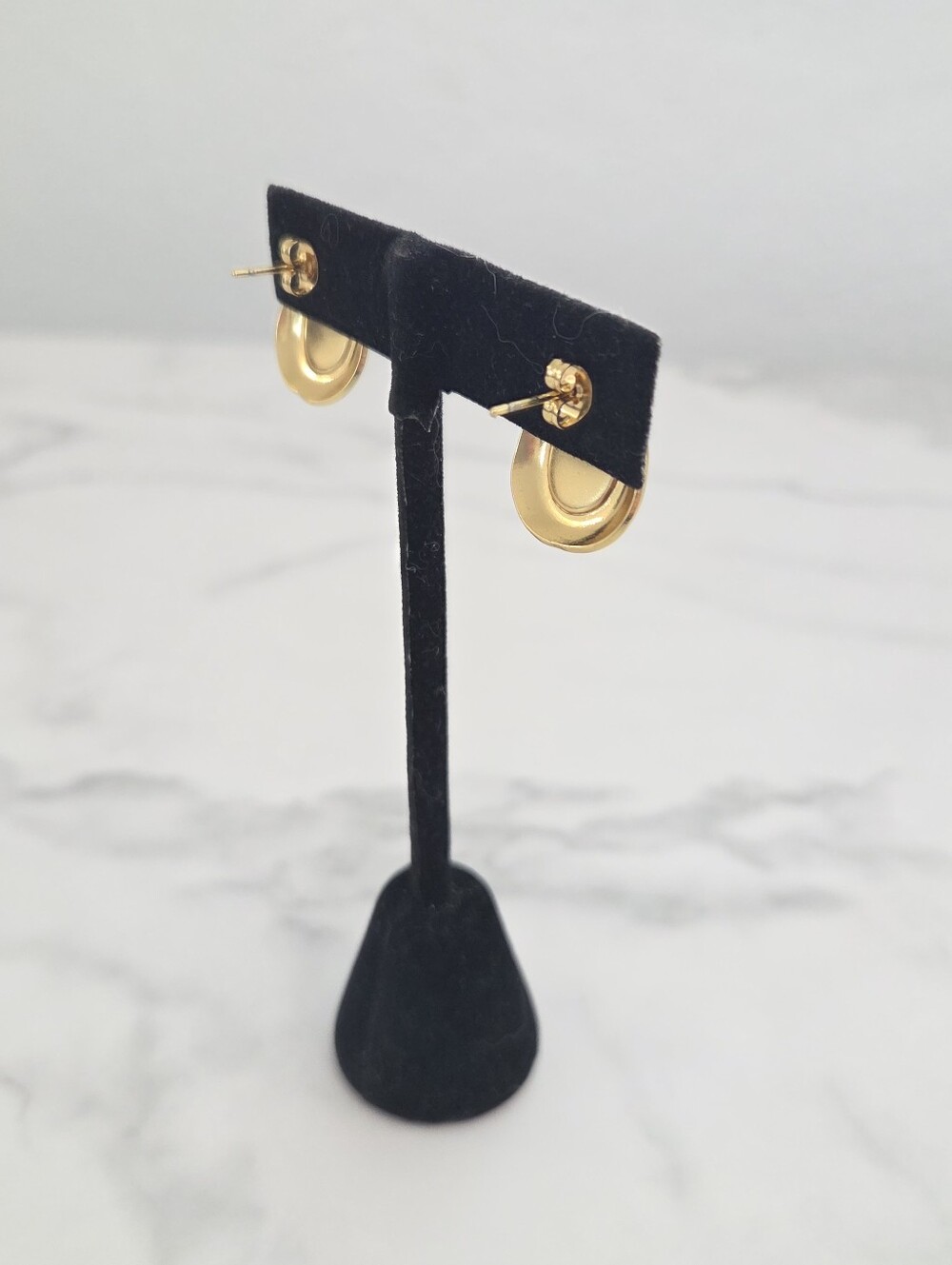 Gold Tone Pink Teardrop Statement Stud Earrings Modern Retro Jewelry - Picture 15 of 15